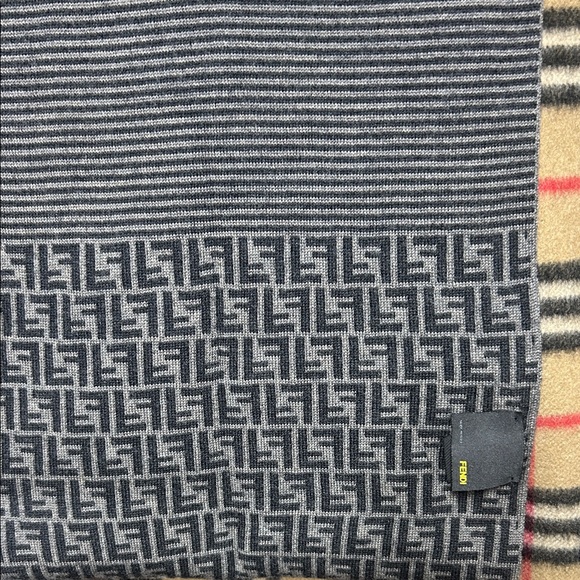 ❤️SOLD❤️Fendi Black and Gray Geometric Scarf - Picture 2 of 2